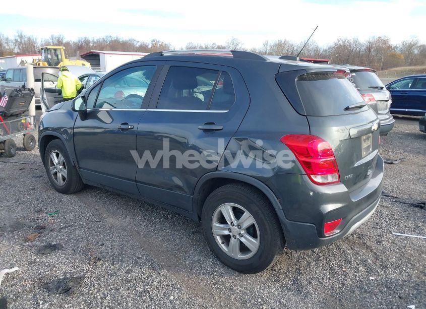 Photo 3 of 2018 Chevrolet Trax LT (VIN 3GNCJLSB1JL292229)