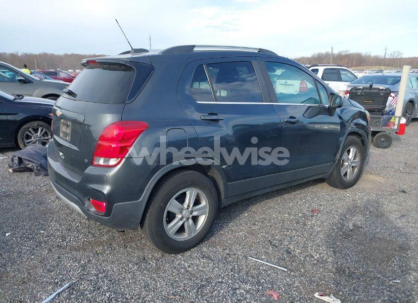 Photo 4 of 2018 Chevrolet Trax LT (VIN 3GNCJLSB1JL292229)
