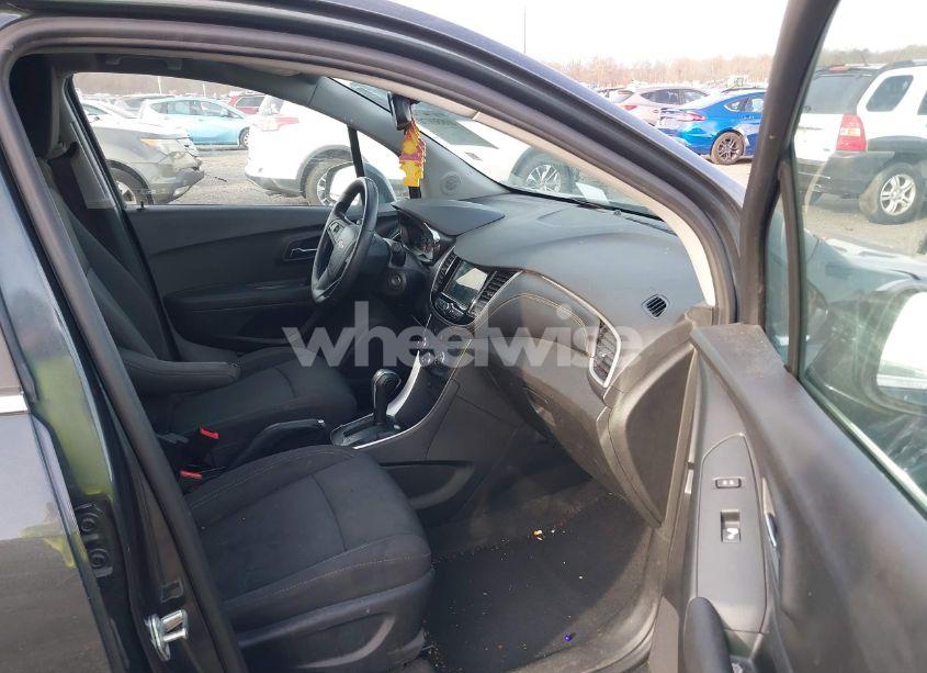 Photo 5 of 2018 Chevrolet Trax LT (VIN 3GNCJLSB1JL292229)