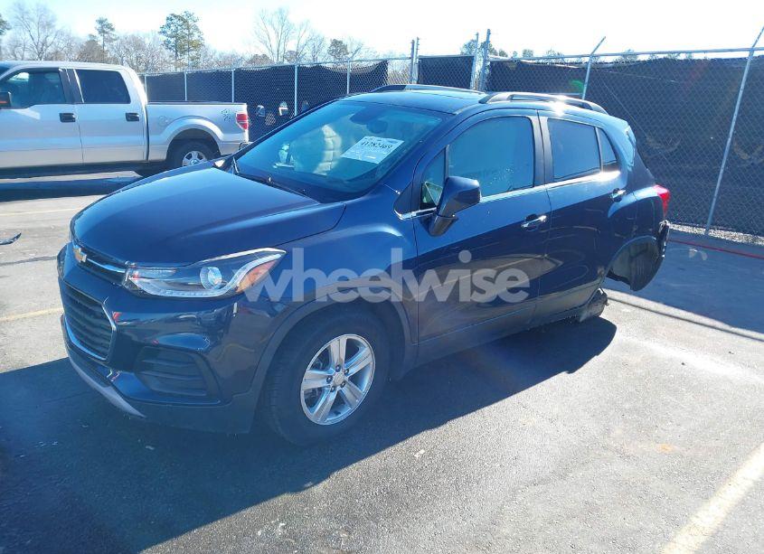 Photo 2 of 2019 Chevrolet Trax LT (VIN 3GNCJLSB1KL154577)