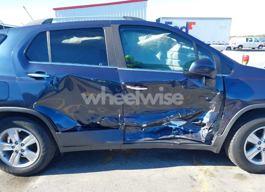 Photo 6 of 2019 Chevrolet Trax LT (VIN 3GNCJLSB1KL154577)