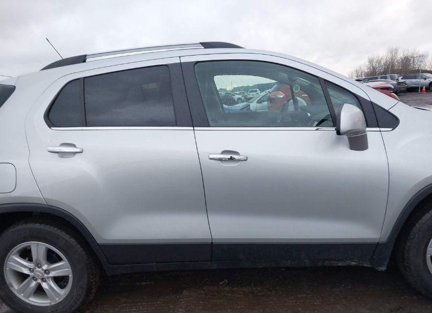 Photo 13 of 2019 Chevrolet Trax LT (VIN 3GNCJLSB1KL383244)