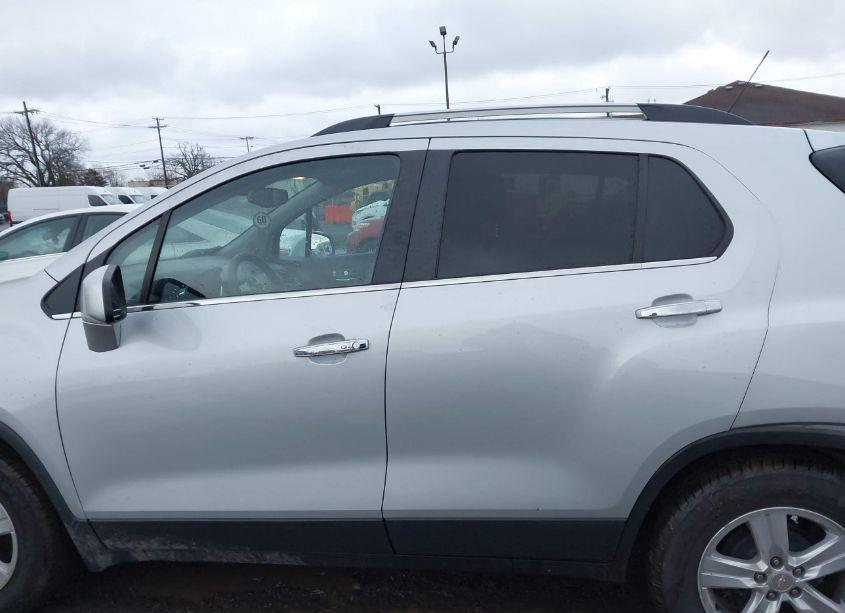 Photo 14 of 2019 Chevrolet Trax LT (VIN 3GNCJLSB1KL383244)