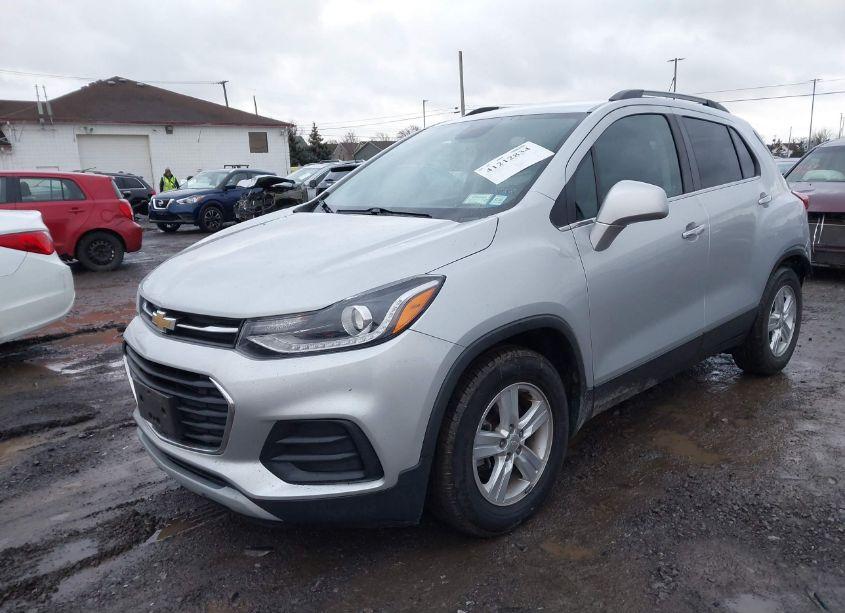 Photo 2 of 2019 Chevrolet Trax LT (VIN 3GNCJLSB1KL383244)