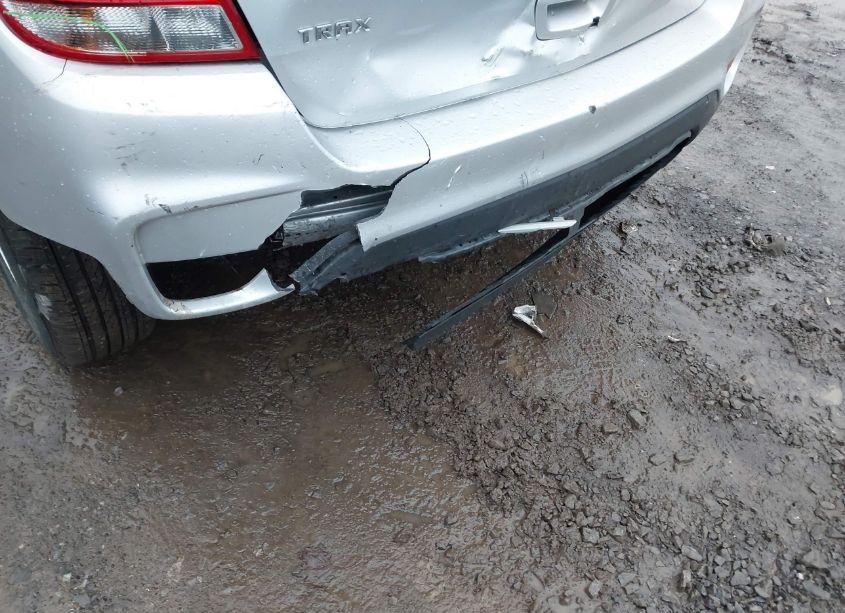 Photo 6 of 2019 Chevrolet Trax LT (VIN 3GNCJLSB1KL383244)