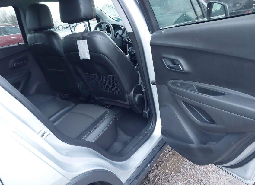 Photo 8 of 2019 Chevrolet Trax LT (VIN 3GNCJLSB1KL383244)