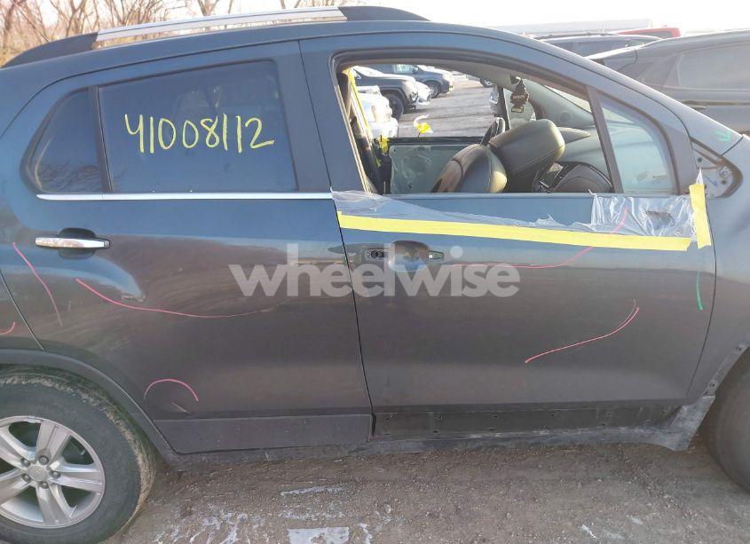 Photo 13 of 2019 Chevrolet Trax LT (VIN 3GNCJLSB1KL396656)