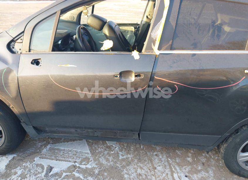 Photo 14 of 2019 Chevrolet Trax LT (VIN 3GNCJLSB1KL396656)