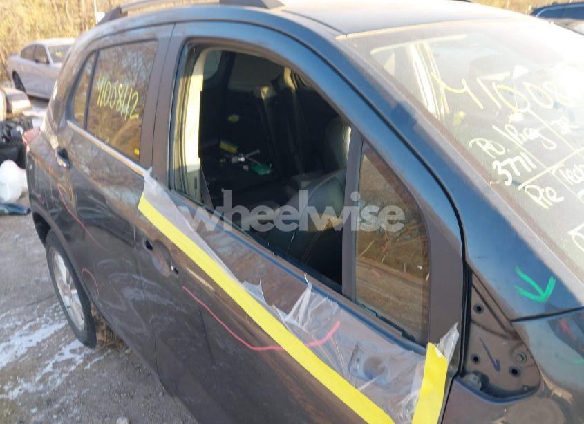 Photo 18 of 2019 Chevrolet Trax LT (VIN 3GNCJLSB1KL396656)