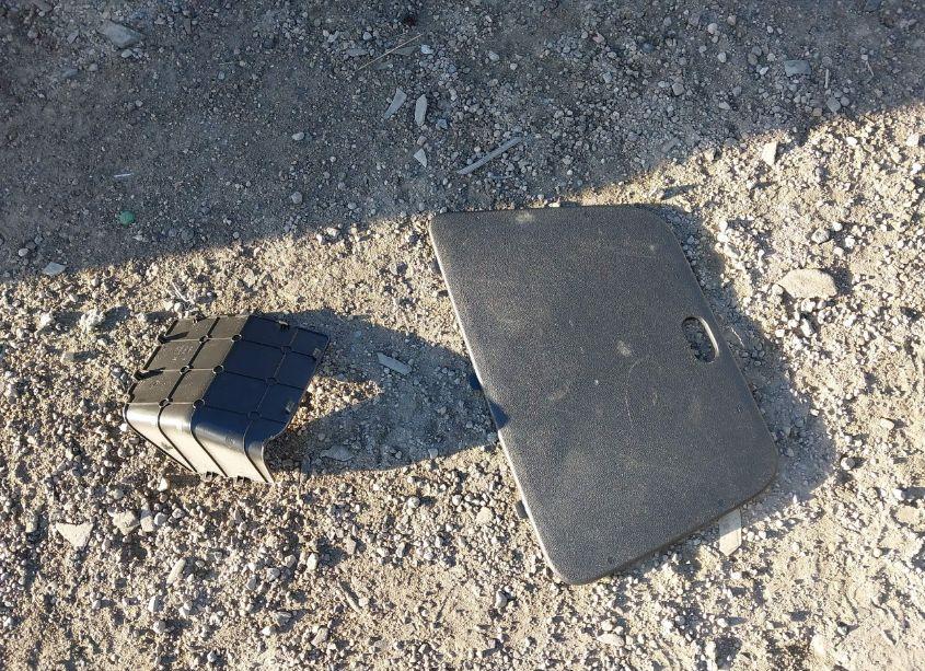 Photo 12 of 2019 Chevrolet Trax LT (VIN 3GNCJLSB1KL398648)