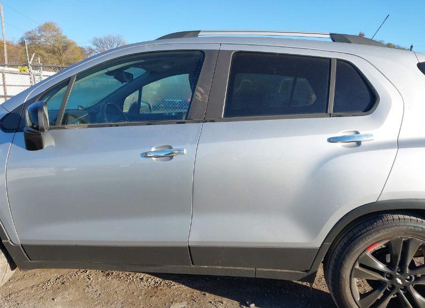 Photo 15 of 2019 Chevrolet Trax LT (VIN 3GNCJLSB1KL398648)