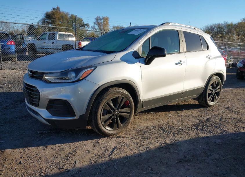 Photo 2 of 2019 Chevrolet Trax LT (VIN 3GNCJLSB1KL398648)