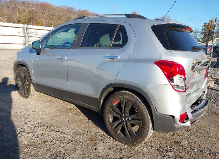 Photo 3 of 2019 Chevrolet Trax LT (VIN 3GNCJLSB1KL398648)