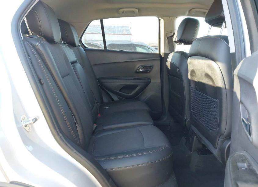 Photo 8 of 2019 Chevrolet Trax LT (VIN 3GNCJLSB1KL398648)