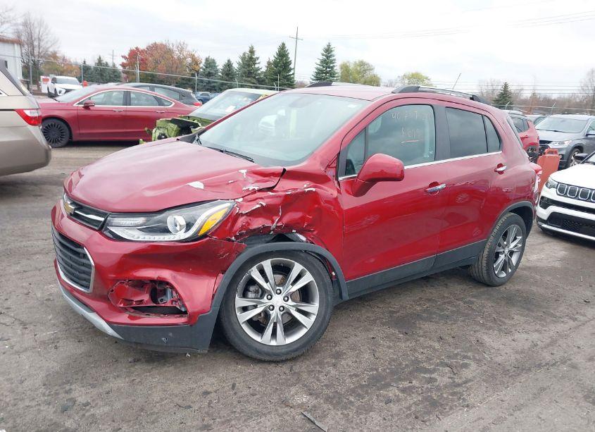 Photo 2 of 2020 Chevrolet Trax FWD LT (VIN 3GNCJLSB1LL253398)