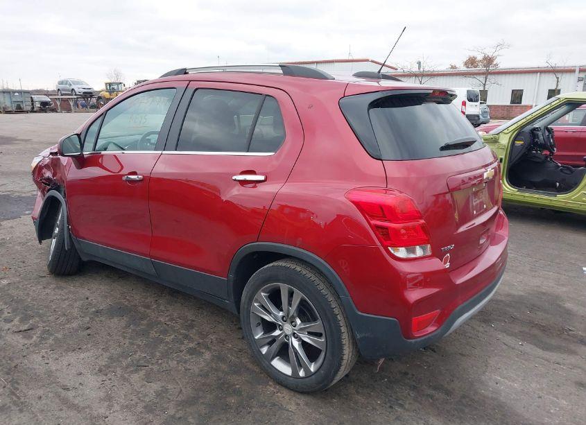 Photo 3 of 2020 Chevrolet Trax FWD LT (VIN 3GNCJLSB1LL253398)