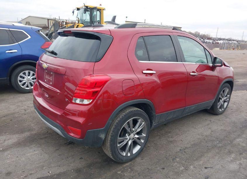 Photo 4 of 2020 Chevrolet Trax FWD LT (VIN 3GNCJLSB1LL253398)