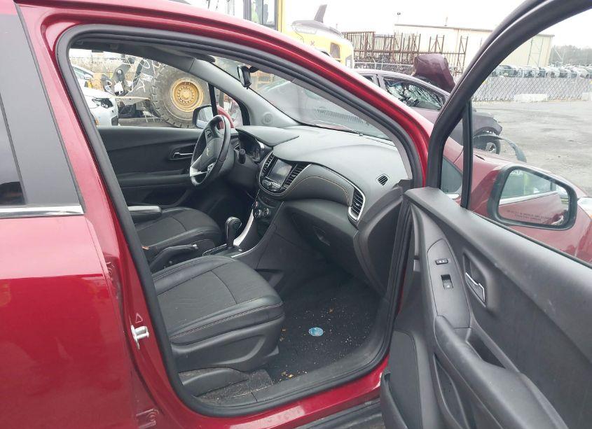 Photo 5 of 2020 Chevrolet Trax FWD LT (VIN 3GNCJLSB1LL253398)