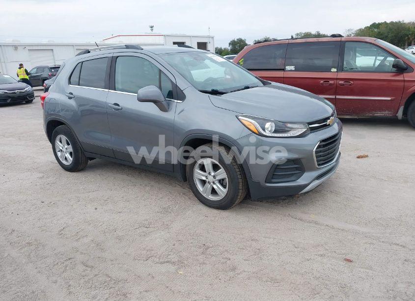 2020 Chevrolet Trax FWD LT (VIN 3GNCJLSB1LL276308) main photo