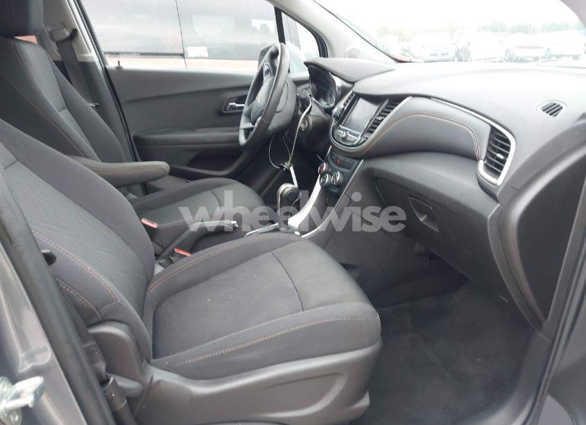 Photo 5 of 2020 Chevrolet Trax FWD LT (VIN 3GNCJLSB1LL276308)