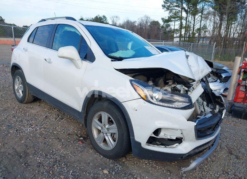 2020 Chevrolet Trax FWD LT (VIN 3GNCJLSB1LL316693) main photo