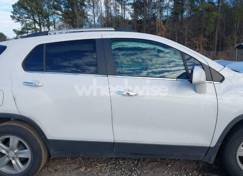Photo 13 of 2020 Chevrolet Trax FWD LT (VIN 3GNCJLSB1LL316693)