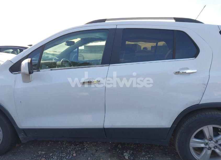 Photo 14 of 2020 Chevrolet Trax FWD LT (VIN 3GNCJLSB1LL316693)