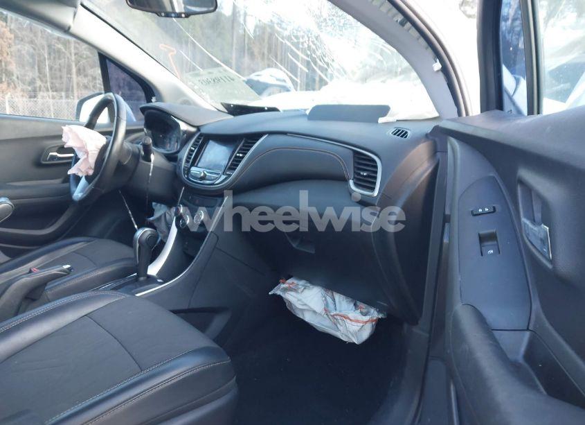 Photo 5 of 2020 Chevrolet Trax FWD LT (VIN 3GNCJLSB1LL316693)