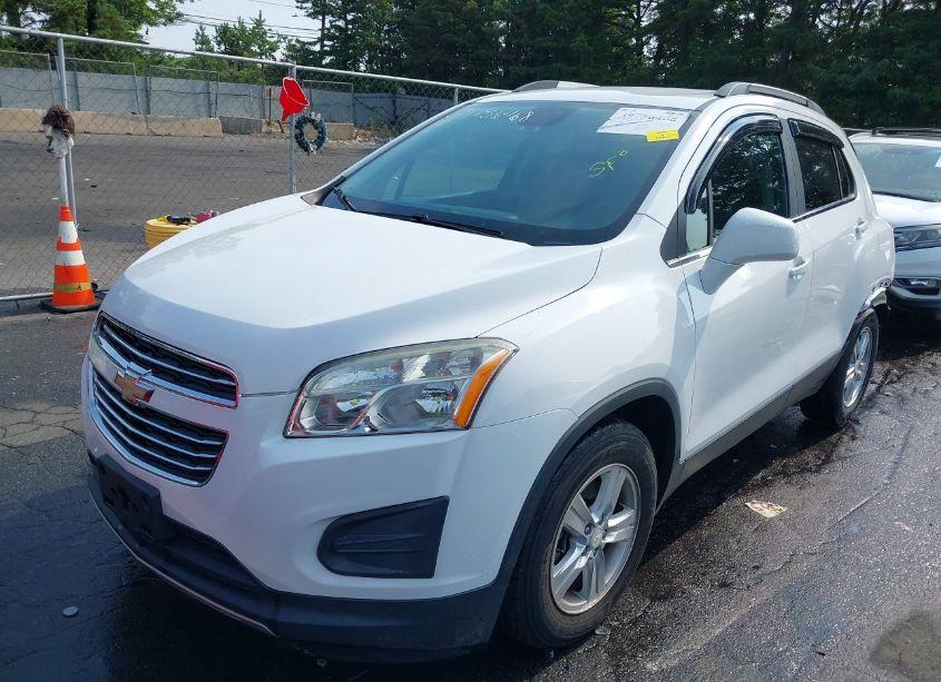 Photo 2 of 2015 Chevrolet Trax LT (VIN 3GNCJLSB2FL252166)