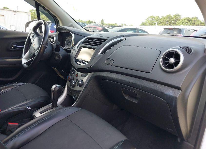 Photo 5 of 2015 Chevrolet Trax LT (VIN 3GNCJLSB2FL252166)
