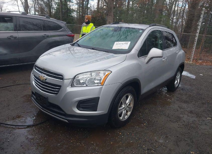 Photo 2 of 2016 Chevrolet Trax LT (VIN 3GNCJLSB2GL232081)