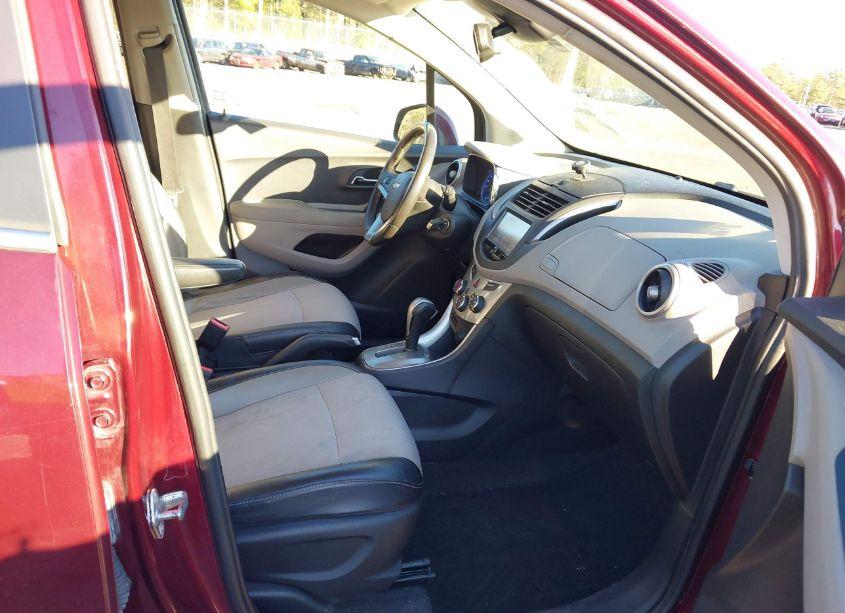 Photo 5 of 2016 Chevrolet Trax LT (VIN 3GNCJLSB2GL247955)