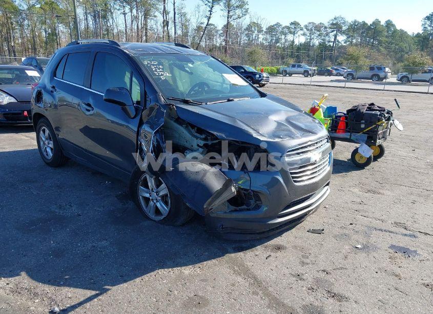 2016 Chevrolet Trax LT (VIN 3GNCJLSB2GL263752) main photo