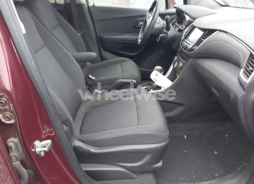 Photo 5 of 2017 Chevrolet Trax LT (VIN 3GNCJLSB2HL181800)