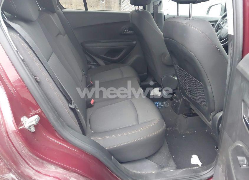 Photo 8 of 2017 Chevrolet Trax LT (VIN 3GNCJLSB2HL181800)