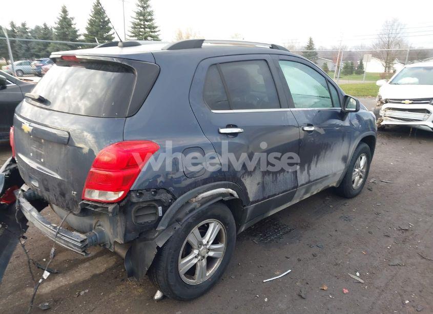 Photo 4 of 2018 Chevrolet Trax LT (VIN 3GNCJLSB2JL154280)
