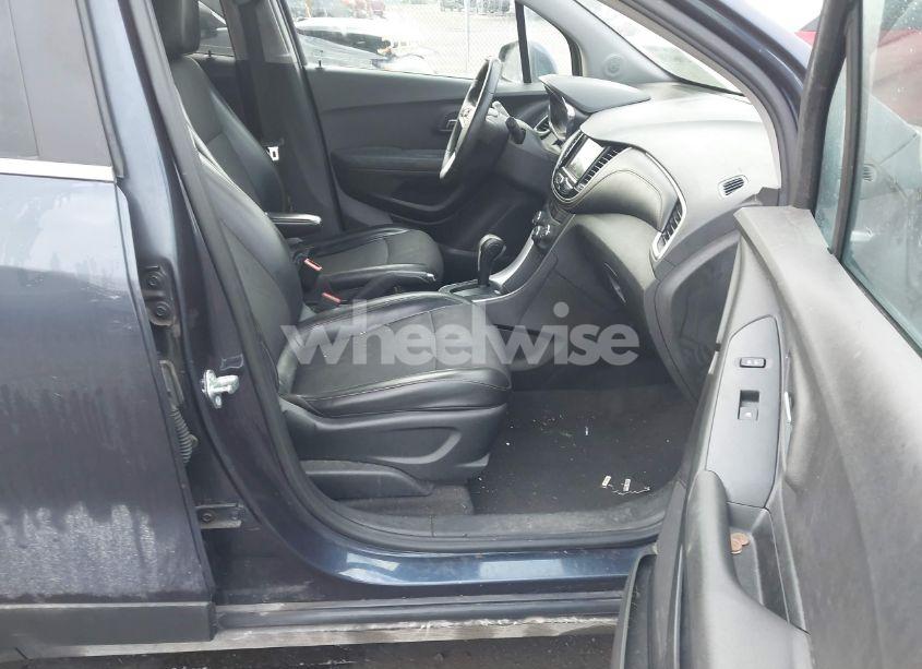 Photo 5 of 2018 Chevrolet Trax LT (VIN 3GNCJLSB2JL154280)