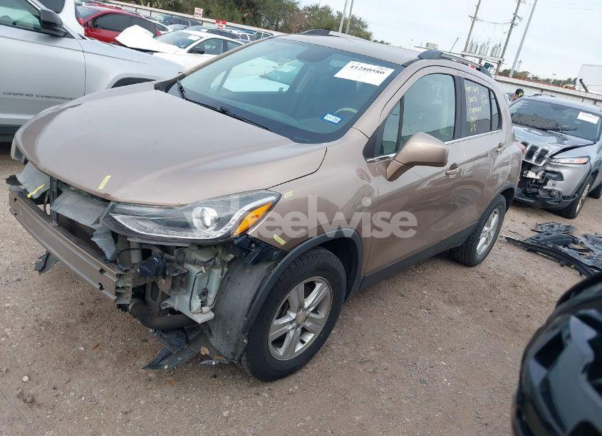 Photo 2 of 2018 Chevrolet Trax LT (VIN 3GNCJLSB2JL189899)