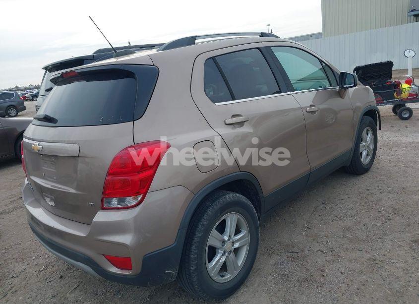 Photo 4 of 2018 Chevrolet Trax LT (VIN 3GNCJLSB2JL189899)