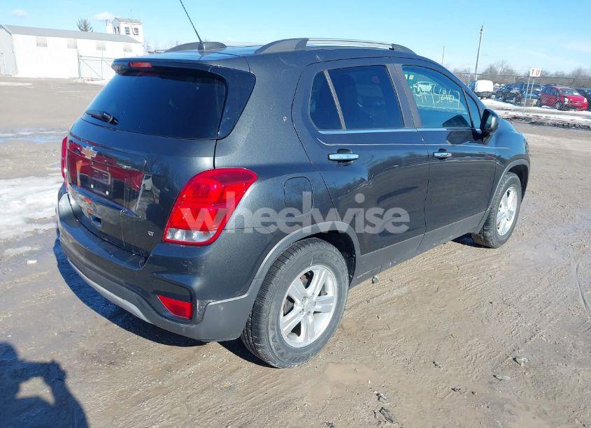 Photo 4 of 2018 Chevrolet Trax LT (VIN 3GNCJLSB2JL375927)