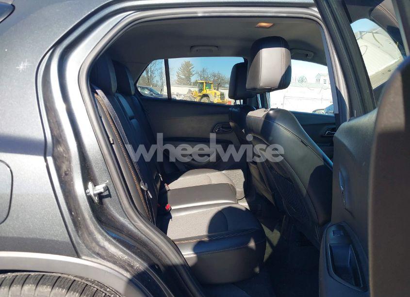 Photo 8 of 2018 Chevrolet Trax LT (VIN 3GNCJLSB2JL375927)