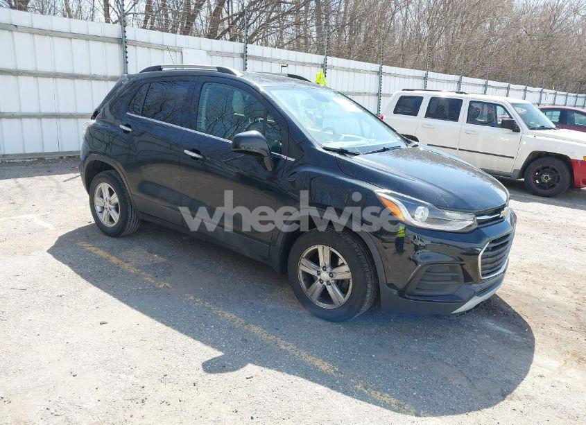 2019 Chevrolet Trax LT (VIN 3GNCJLSB2KL141661) main photo