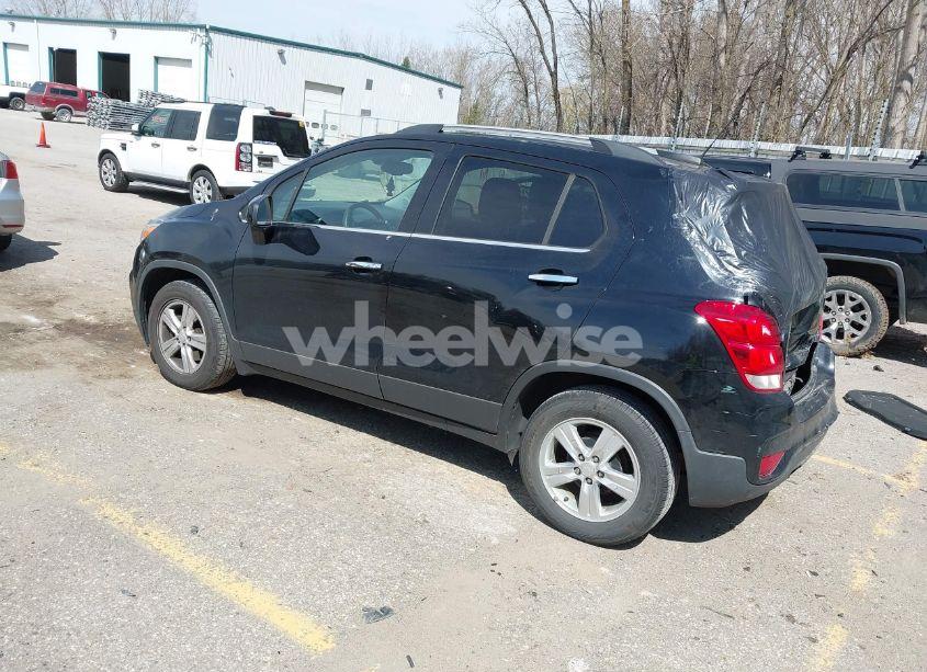 Photo 3 of 2019 Chevrolet Trax LT (VIN 3GNCJLSB2KL141661)