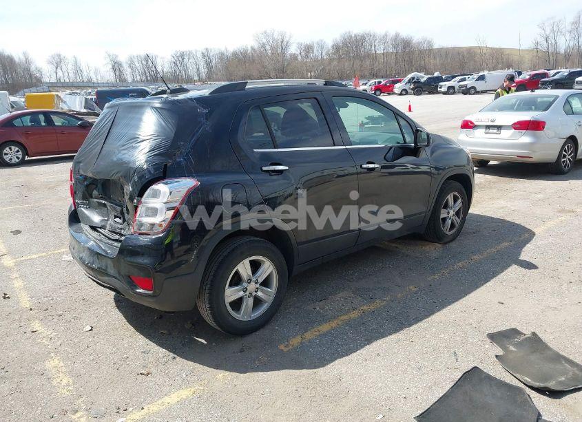 Photo 4 of 2019 Chevrolet Trax LT (VIN 3GNCJLSB2KL141661)