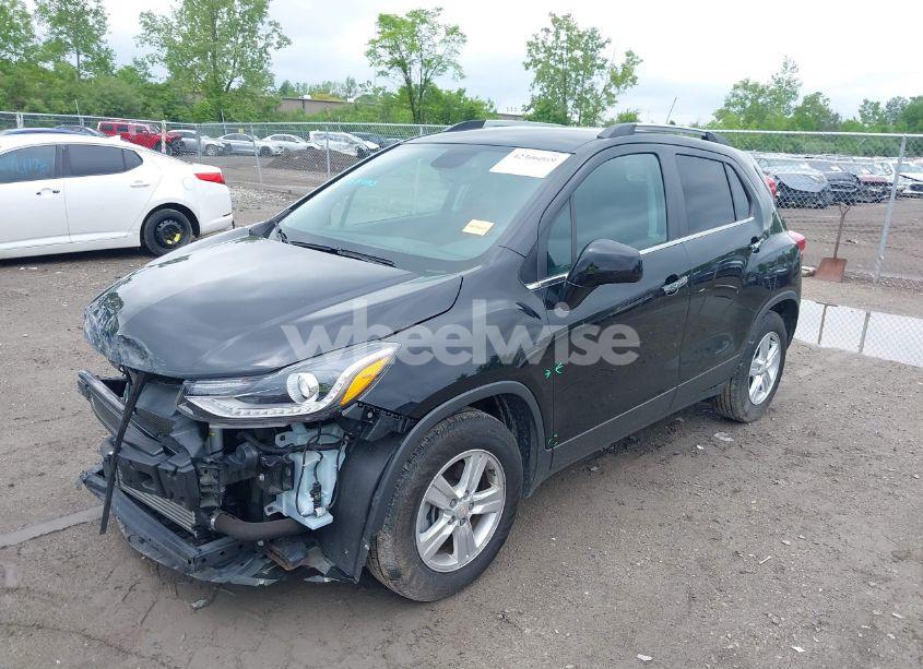 Photo 2 of 2019 Chevrolet Trax LT (VIN 3GNCJLSB2KL212115)