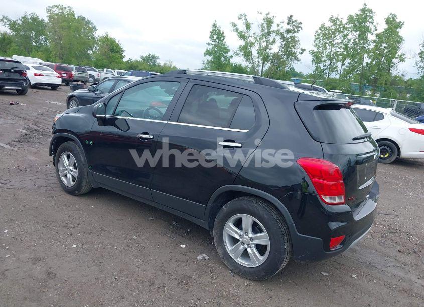 Photo 3 of 2019 Chevrolet Trax LT (VIN 3GNCJLSB2KL212115)