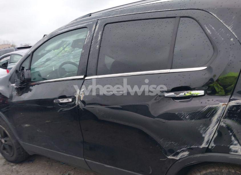 Photo 15 of 2019 Chevrolet Trax LT (VIN 3GNCJLSB2KL245454)