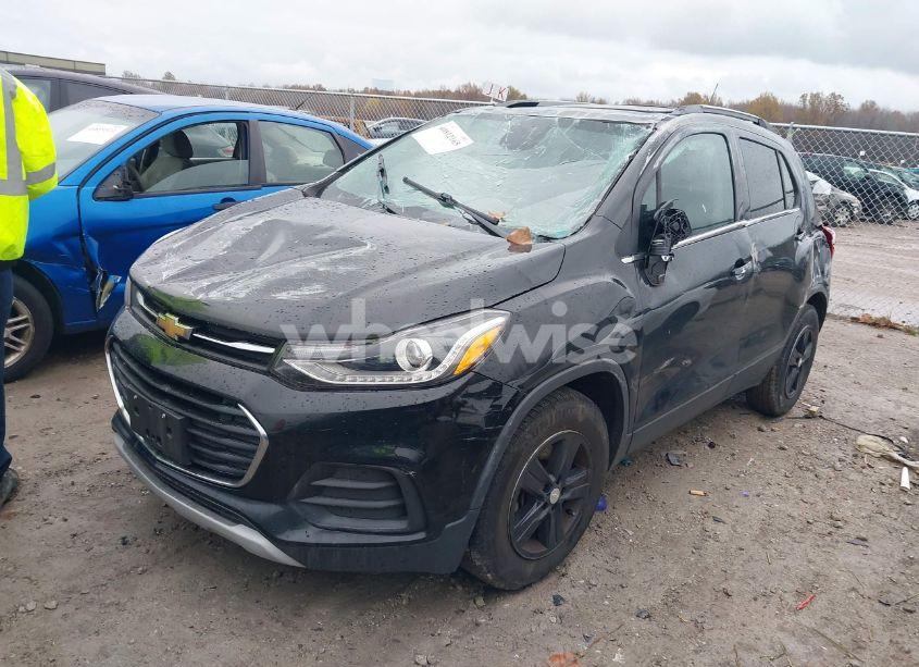 Photo 2 of 2019 Chevrolet Trax LT (VIN 3GNCJLSB2KL245454)