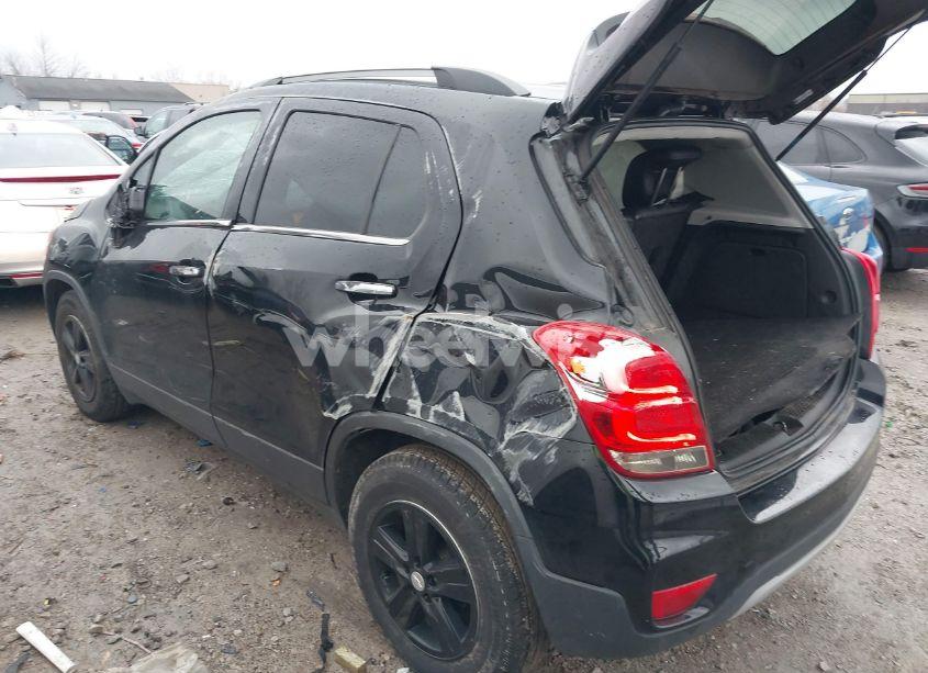 Photo 3 of 2019 Chevrolet Trax LT (VIN 3GNCJLSB2KL245454)