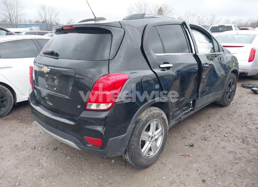 Photo 4 of 2019 Chevrolet Trax LT (VIN 3GNCJLSB2KL245454)